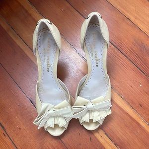 Bettye Muller pre owned beautiful yellow heels
